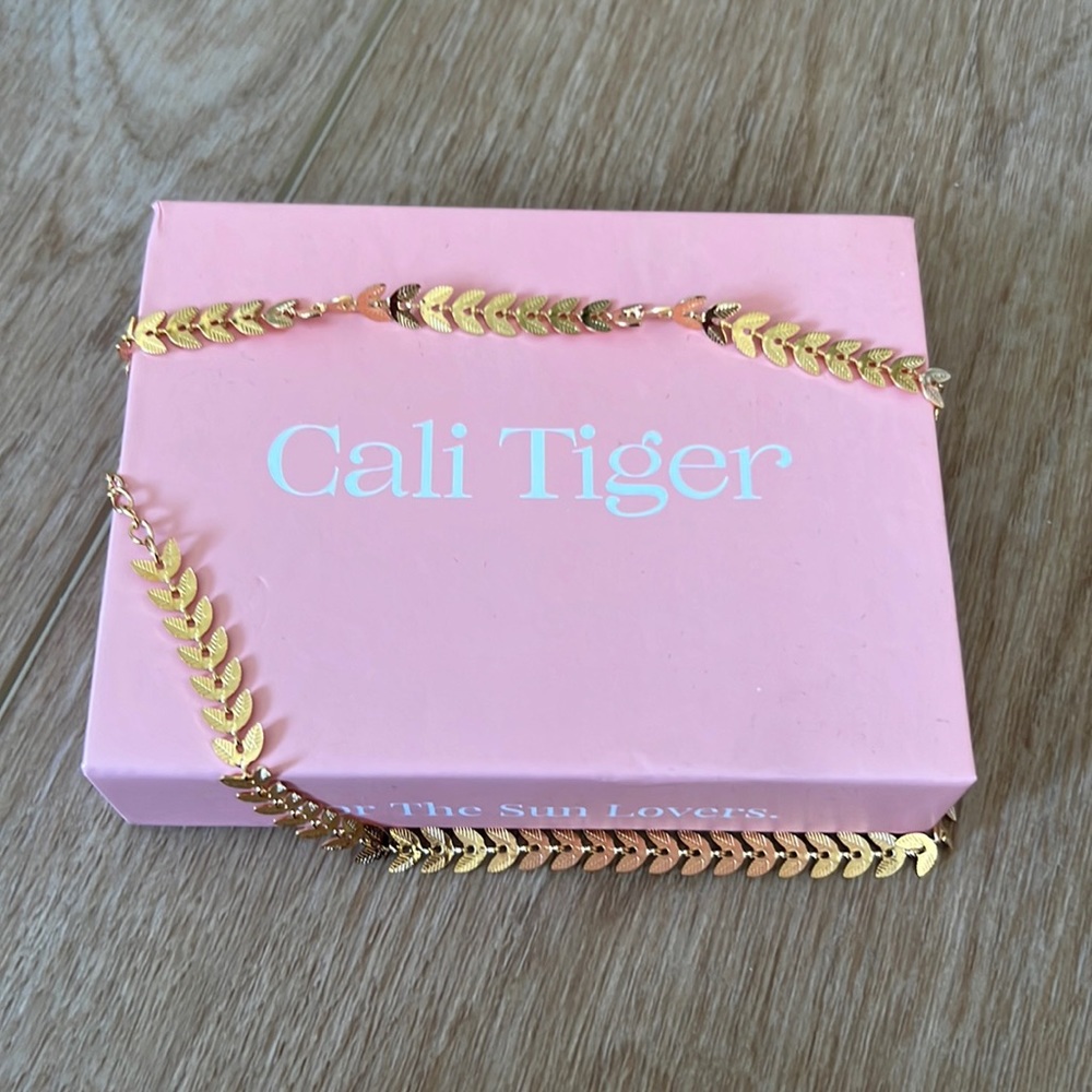 Cali tiger choker